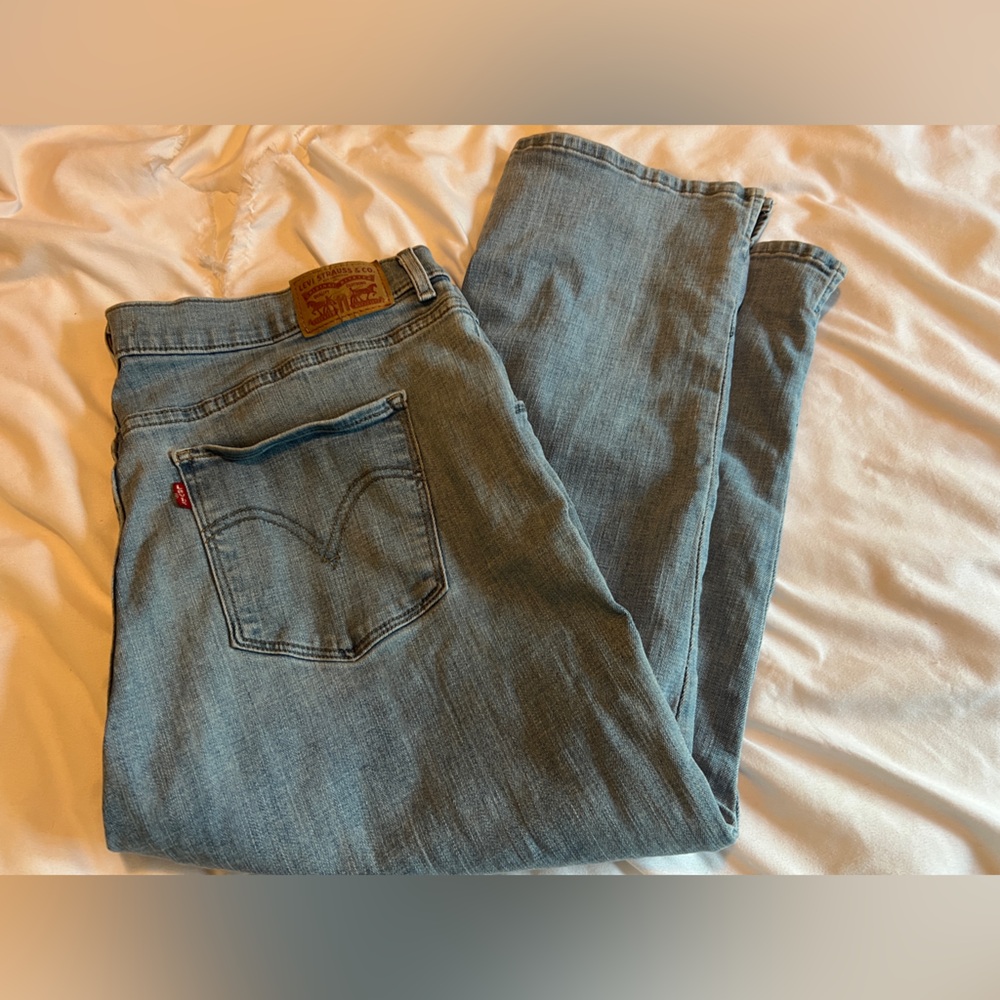 Levi's Women's classic capri in Soft Blue